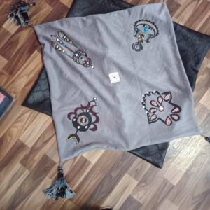 Broderie Traditionnelle Grise